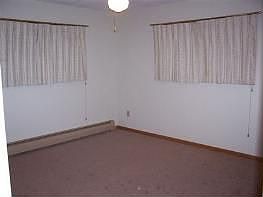 3rd image of 935 8th St SW