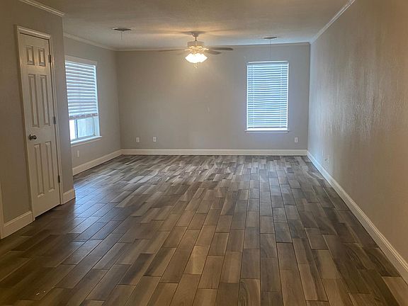 2nd image of 821 Hardy Springs Cir #B
