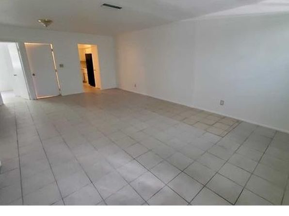 1750 SW 70th Way
