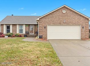 4915 Hunters Point Cir, Louisville, KY 40216