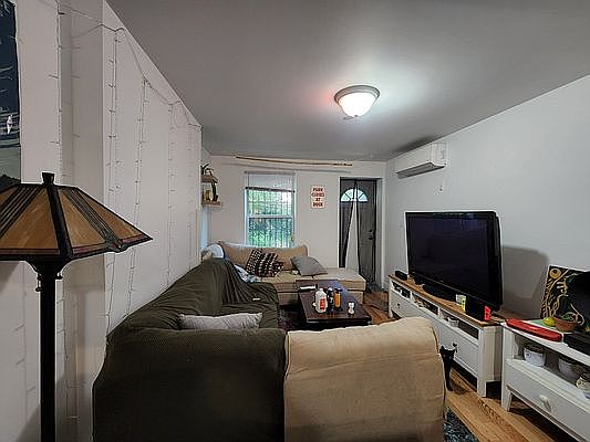 4th image of 527 Chauncey St APT 1F