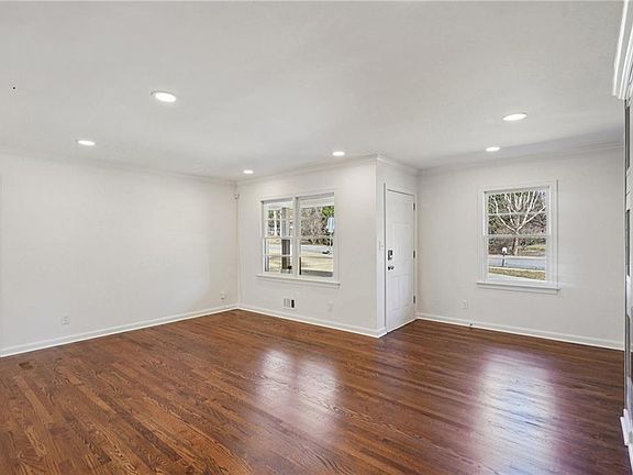 3rd image of 2198 Lower Roswell Rd