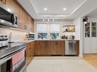 3401 Curle Ave #203, Burnaby, BC V5G 4P4