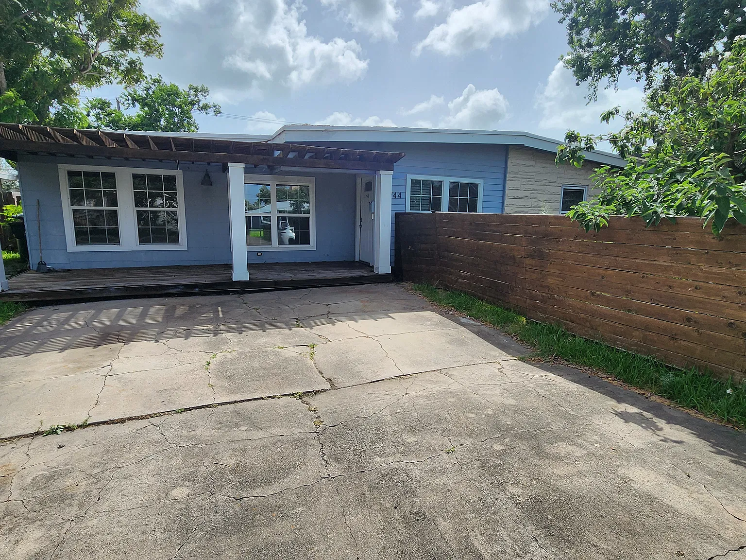 3 bed, 2082 sqft, $1,995 — Photo 1
