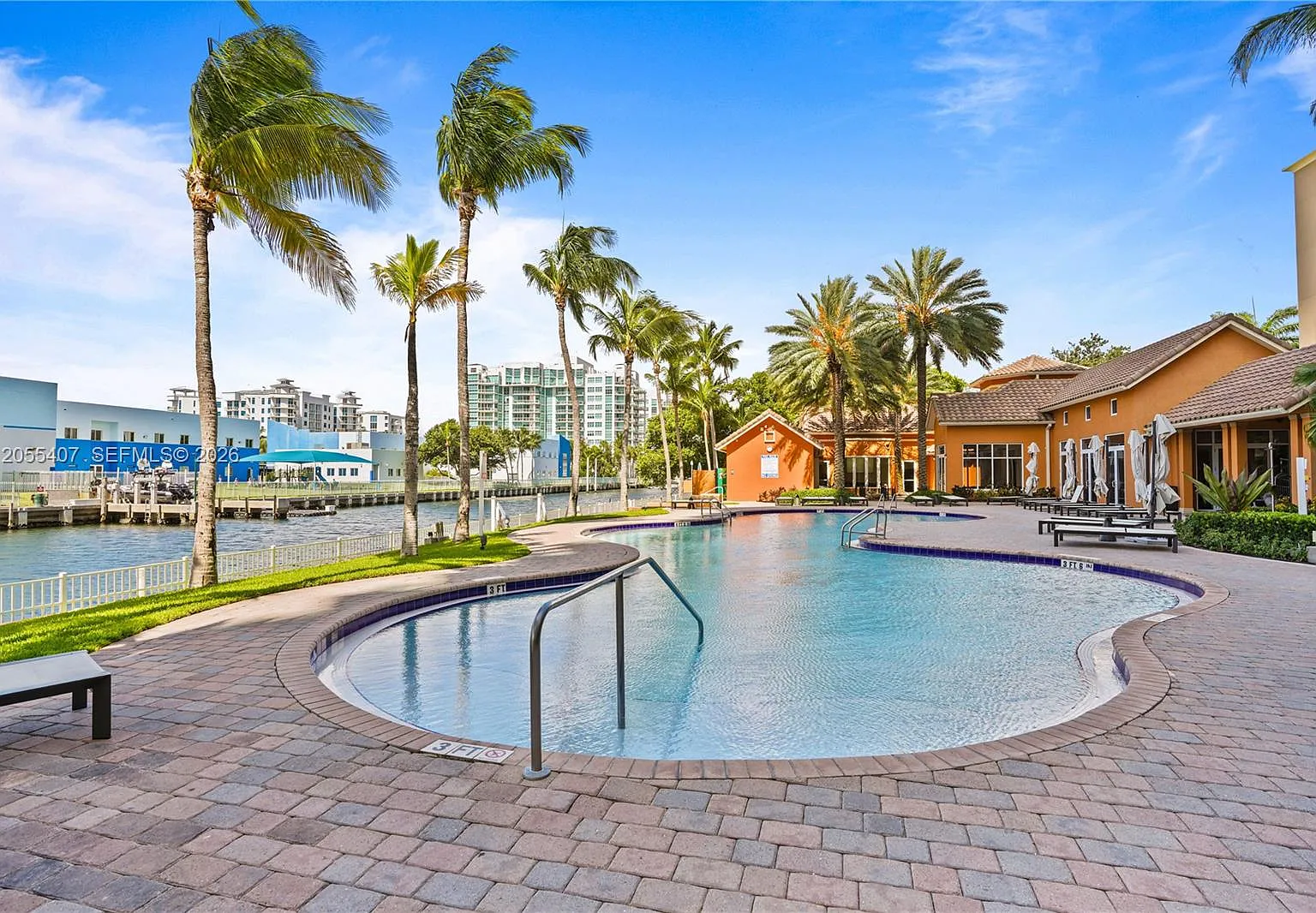 Aventura Marina Condo Num — Photo 1