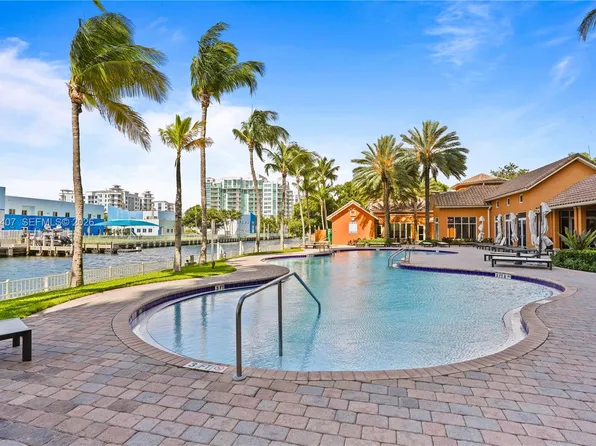3330 190th St, Aventura, FL