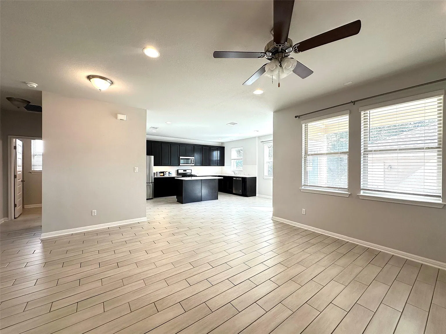 4 bed, 3.0 bath, 1822 sqft, $2,100 — Photo 4