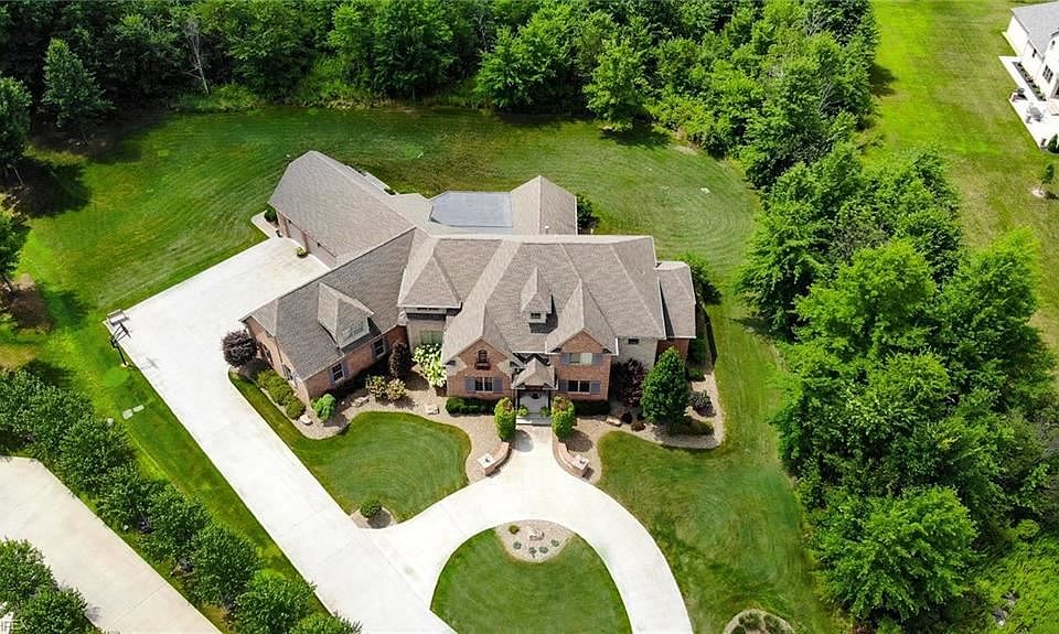 1555 Fox Den Ct, Canfield, OH 44406 Zillow