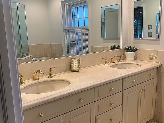 2nd floor bathroom