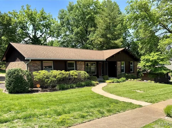 660 Hunters Ridge Dr, Saint Louis, MO 63135