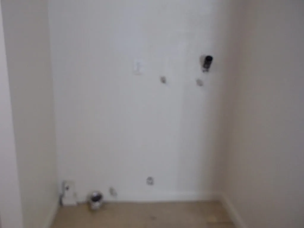 3 bed, $1,595 — Photo 2