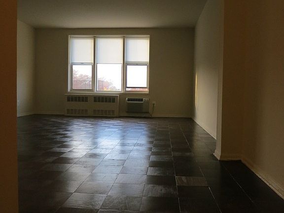 2nd image of 675 Tysens Ln APT 2N