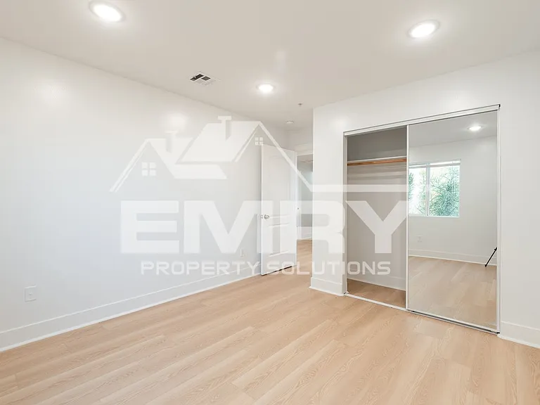 814 N Wilmington Blvd — Photo 27