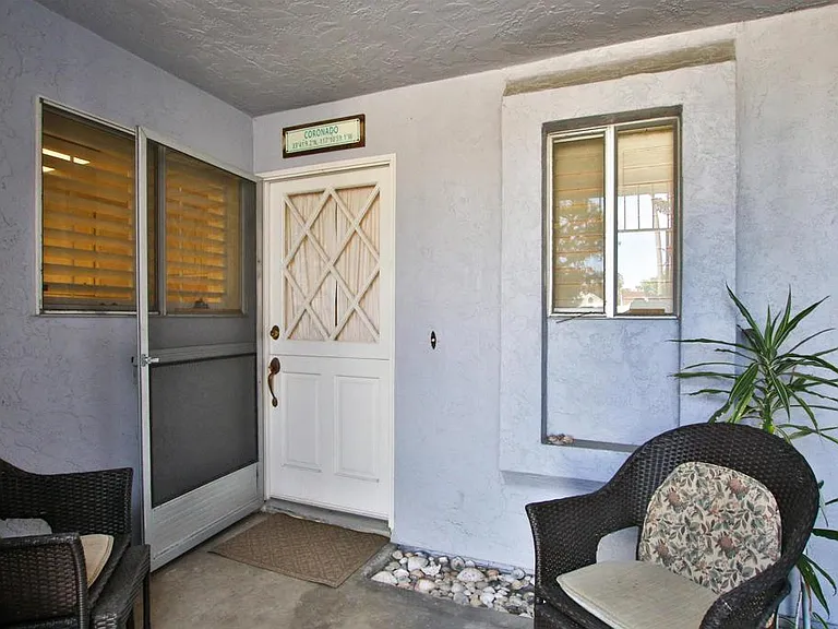 1068 Isabella Ave — Photo 5