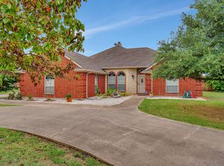 208 Saddlebrook Ct, Rhome, TX 76078