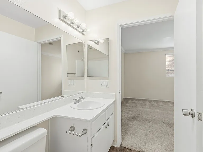 908 S Shenandoah St #103 — Photo 26