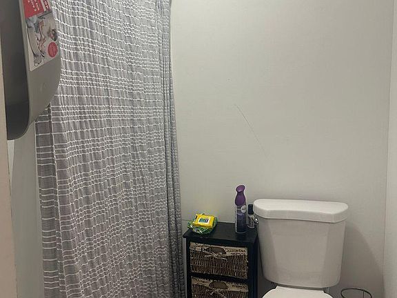 4th image of 16W520 Lake Dr APT 107