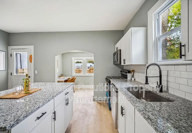 105 Rodgers Ave — Photo 16