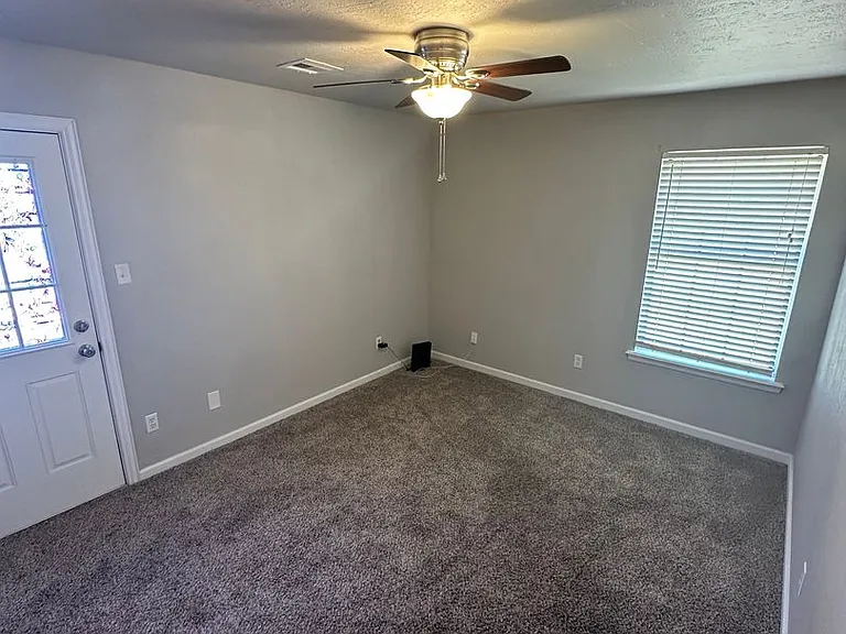 725 Peregrine Dr — Photo 15
