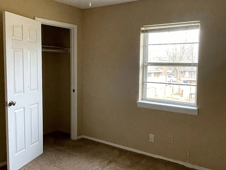 295 E Chris Dr — Photo 10
