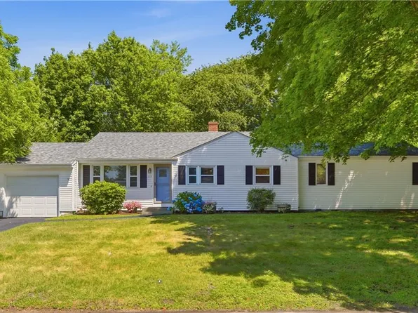 117 Canonchet Dr, Portsmouth, RI 02871