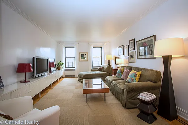 Sold by Garfield Realty  | media 26