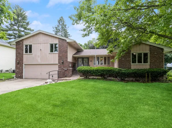 4504 Aspen Dr, West Des Moines, IA 50265