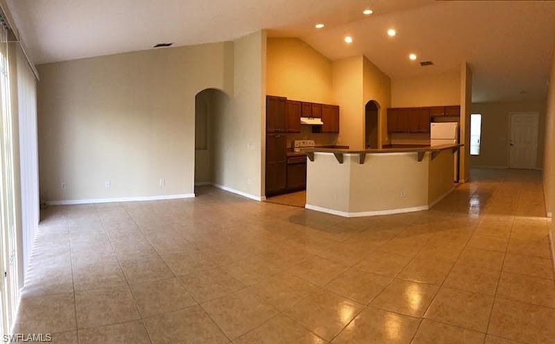 1st image of 1028 Candlelight Dr