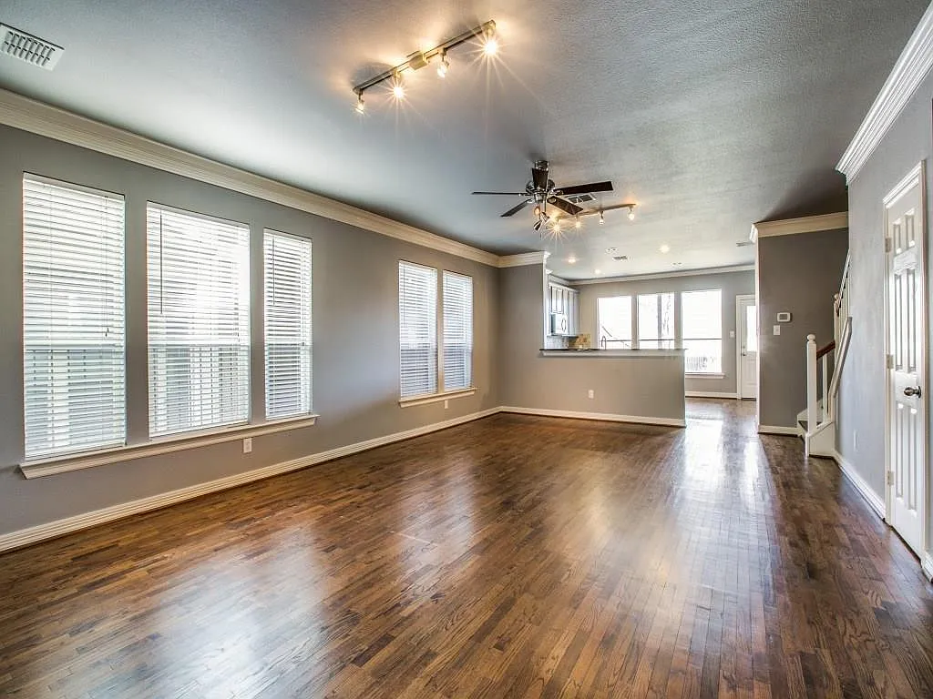 3 bed, 2.5 bath, 2411 sqft, $3,750 — Photo 2