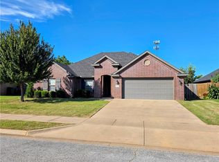 1419 W Walker Dr, Rogers, AR 72756