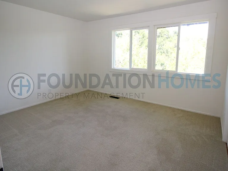 140 Redwood Rd — Photo 26