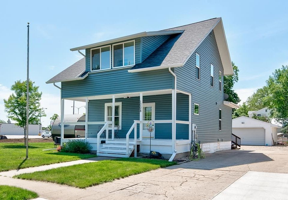 1st image of 1008 1st Ave N