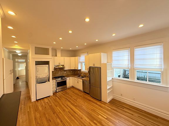 3rd image of 4250 25th St #4250