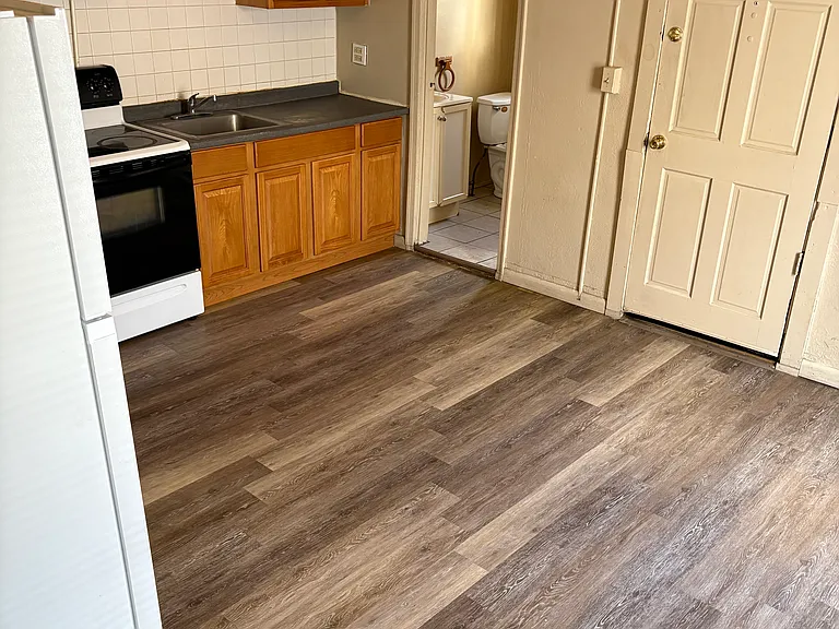 1214 W Hickory St — Photo 6