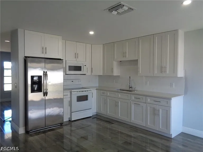 1939 SE 15th Pl #A — Photo 4