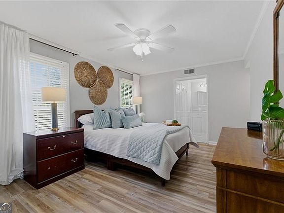 4th image of 3109 Colonial Way APT E