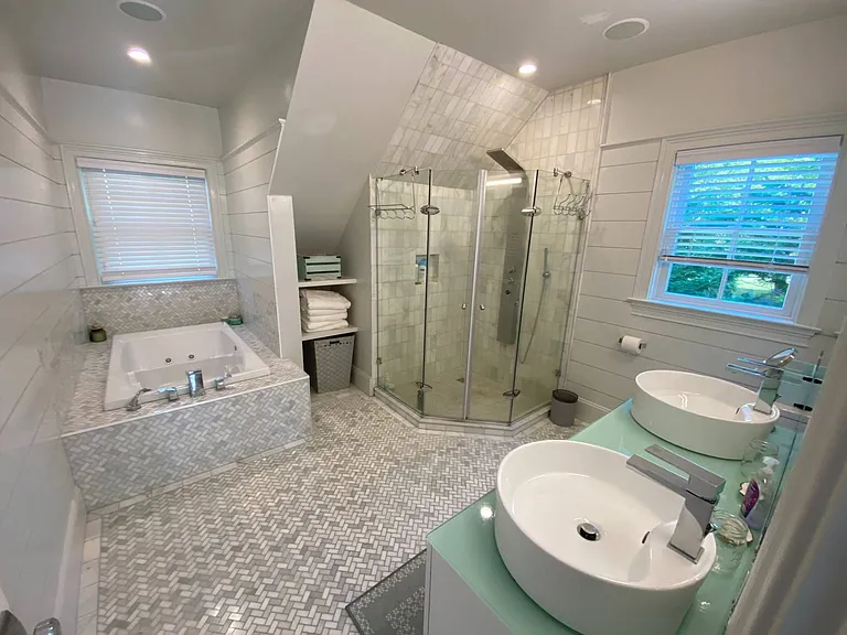 48 Tyrone Dr — Photo 12