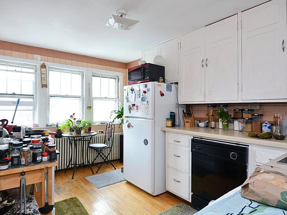5th image of 2890 Irving Ave S #2