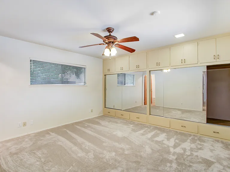 519 W Berkeley Ct — Photo 8