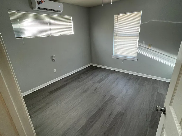 5106 Wipprecht St #4 — Photo 6