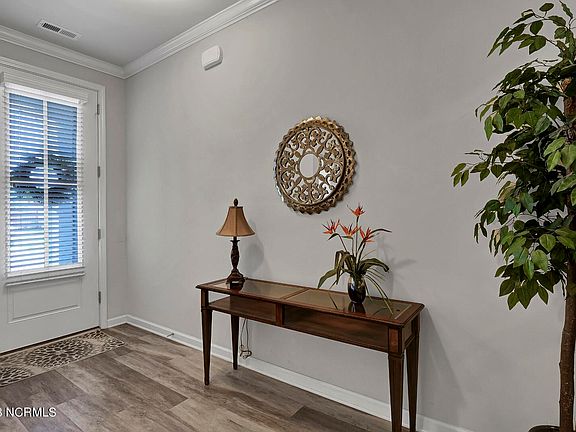 4th image of 446 Esthwaite Drive SE