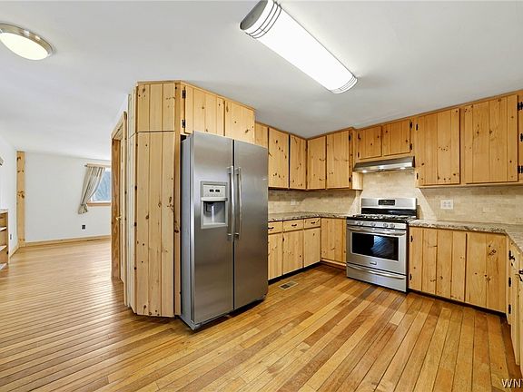 5th image of 9198 Knapp Rd