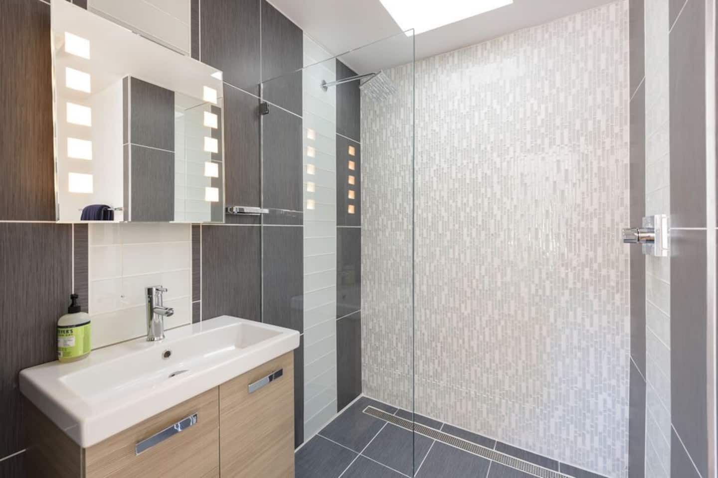  Bedroom 4 Bathroom (en-suite)