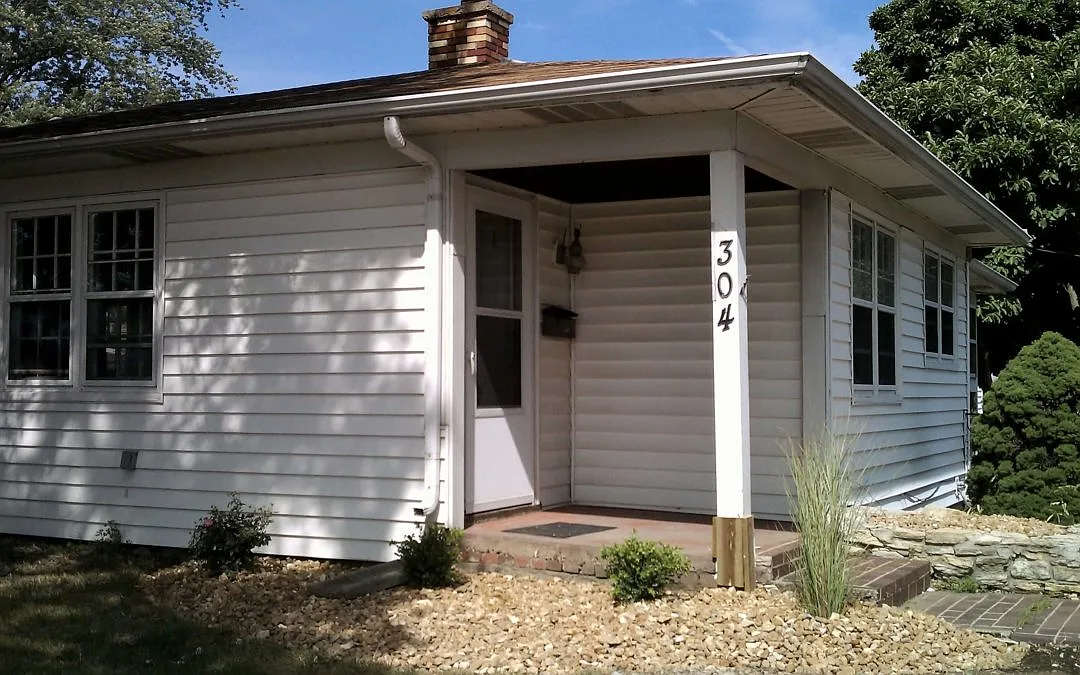 304 S Mattis Ave photo 1