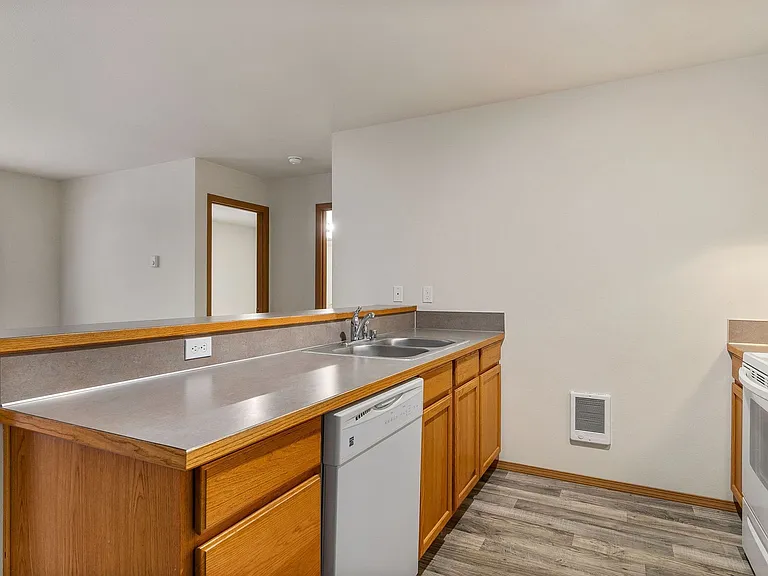 804 Sussex Ave E — Photo 12