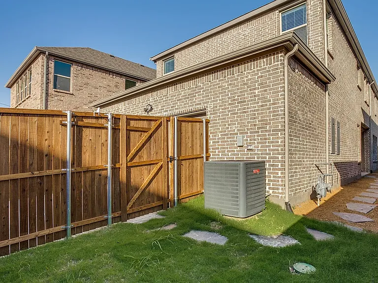 7617 Regal Ln — Photo 22