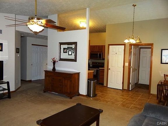 4th image of 242 W Aberdeen Dr