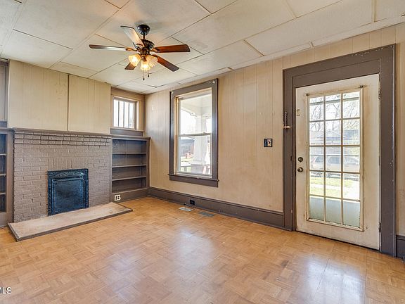 5th image of 214 Lamont St