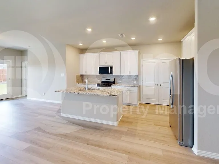 517 Ridgedale Dr — Photo 4