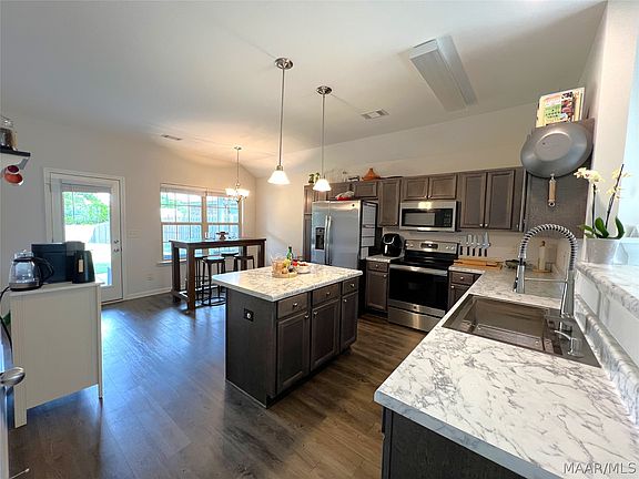 4th image of 467 Buena Vista Way